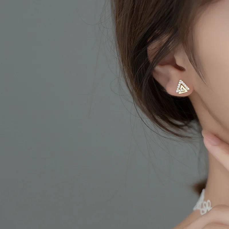 INZATT Echt 925 Sterling Silber Zirkon Brief Dreieck Stud Ohrringe Für Frauen Minimalist Feine Schmuck Zubehör Dropshipping