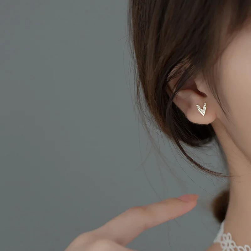 INZATT Echt 925 Sterling Silber Zirkon Brief Dreieck Stud Ohrringe Für Frauen Minimalist Feine Schmuck Zubehör Dropshipping