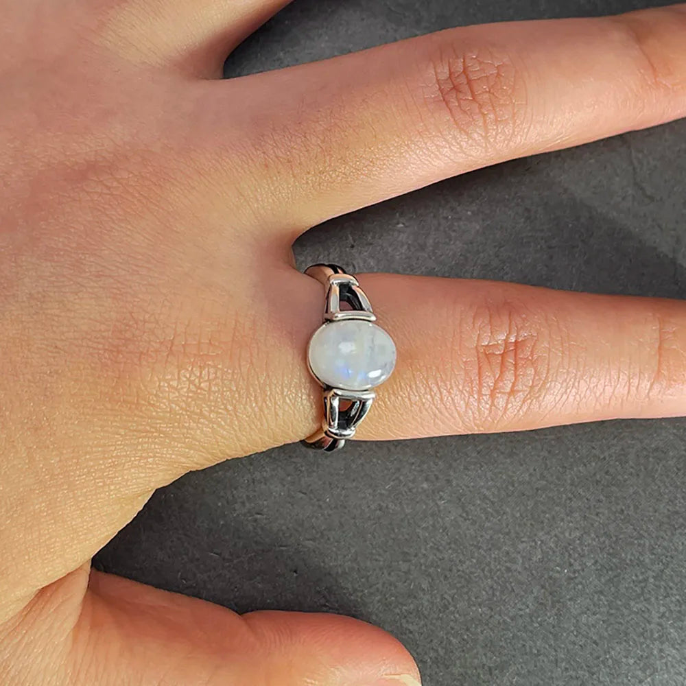 Bella-Ring aus 925er Silber – Verstellbar mit natürlichem Mondstein im Vintage-Stil