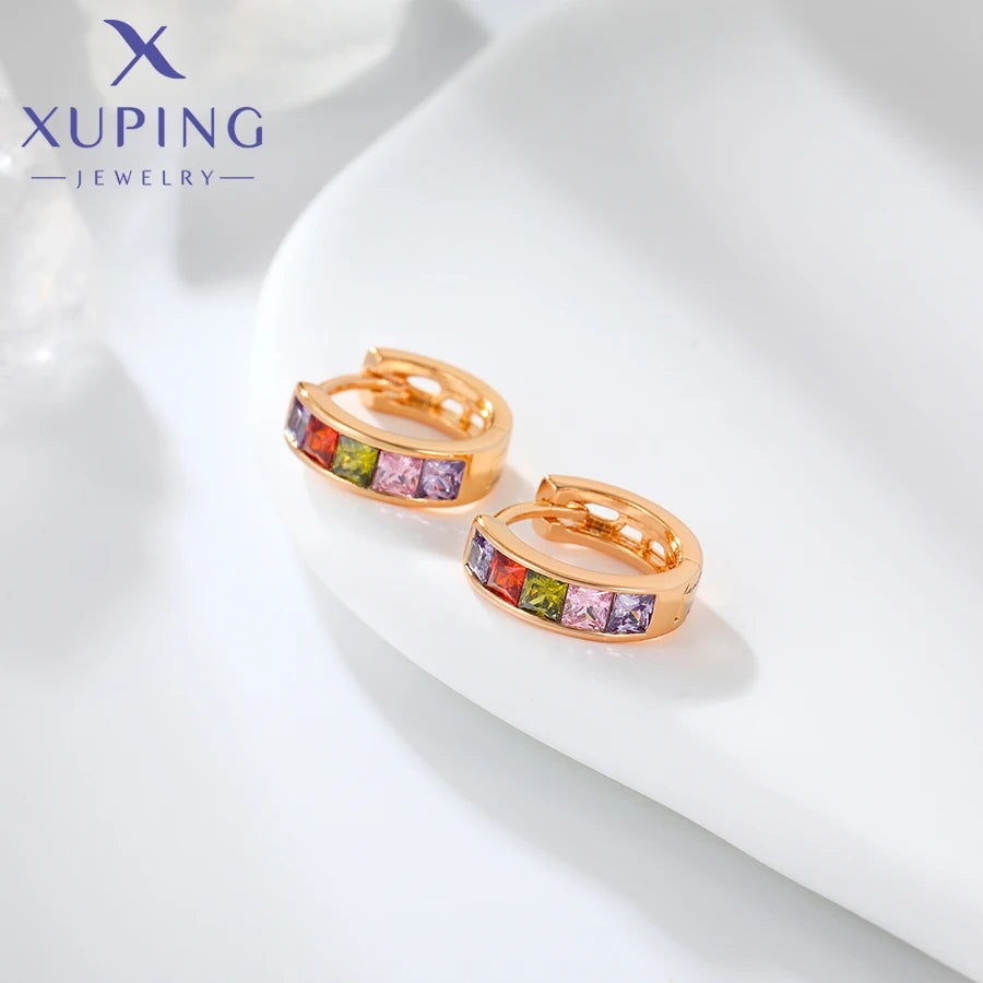 Goldfarbene Huggie-Ohrringe