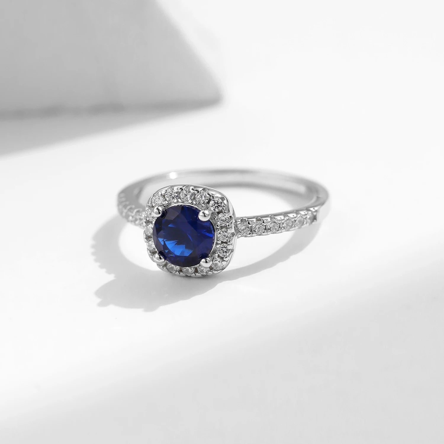 925er Silberring mit blauem Zirkonia