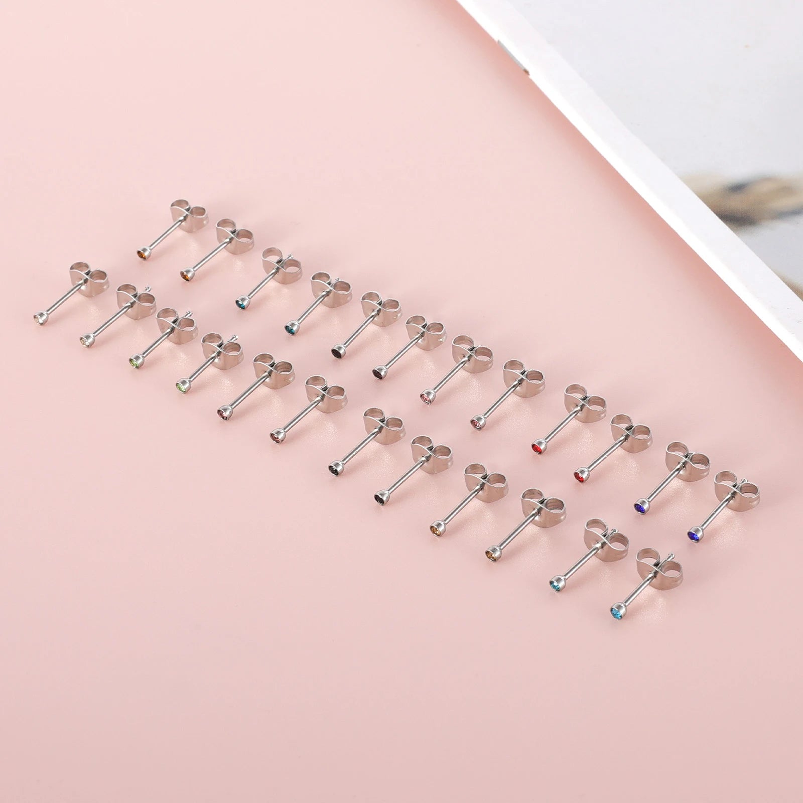 12 Paar Ohrstecker mit Geburtsstein aus chirurgischem Edelstahl mit kubischem Zirkonia, vergoldeter Herz-Stern-Ohrstecker, runder mehrfarbiger Ohrstecker