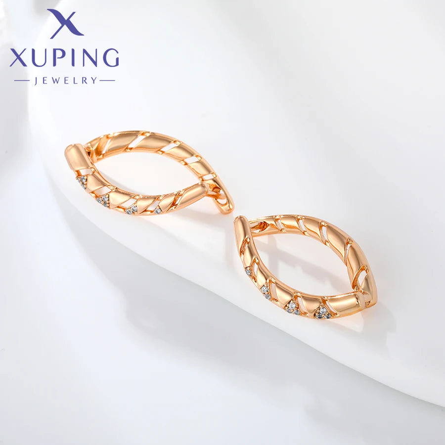 Goldfarbene Huggie-Ohrringe