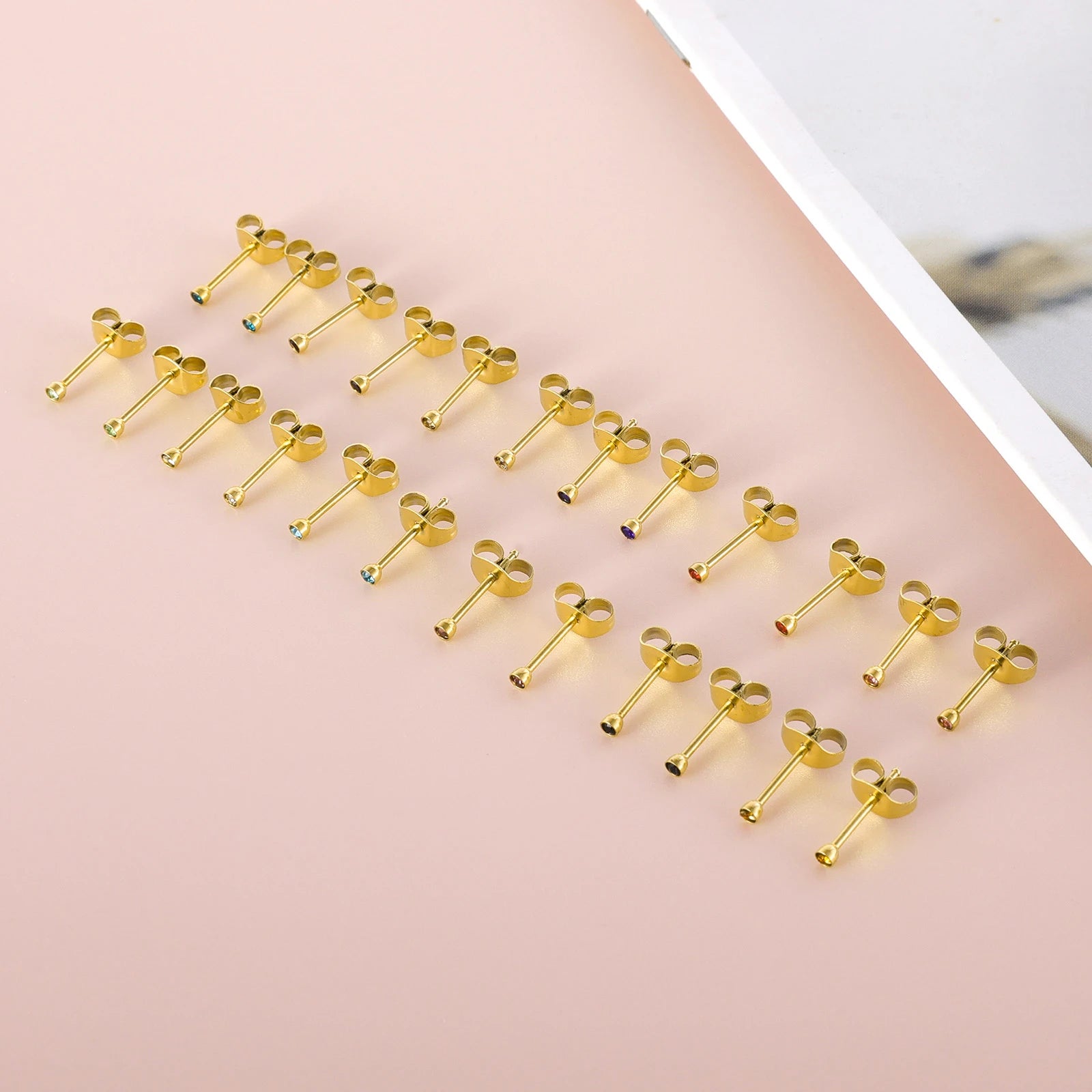 12 Paar Ohrstecker mit Geburtsstein aus chirurgischem Edelstahl mit kubischem Zirkonia, vergoldeter Herz-Stern-Ohrstecker, runder mehrfarbiger Ohrstecker