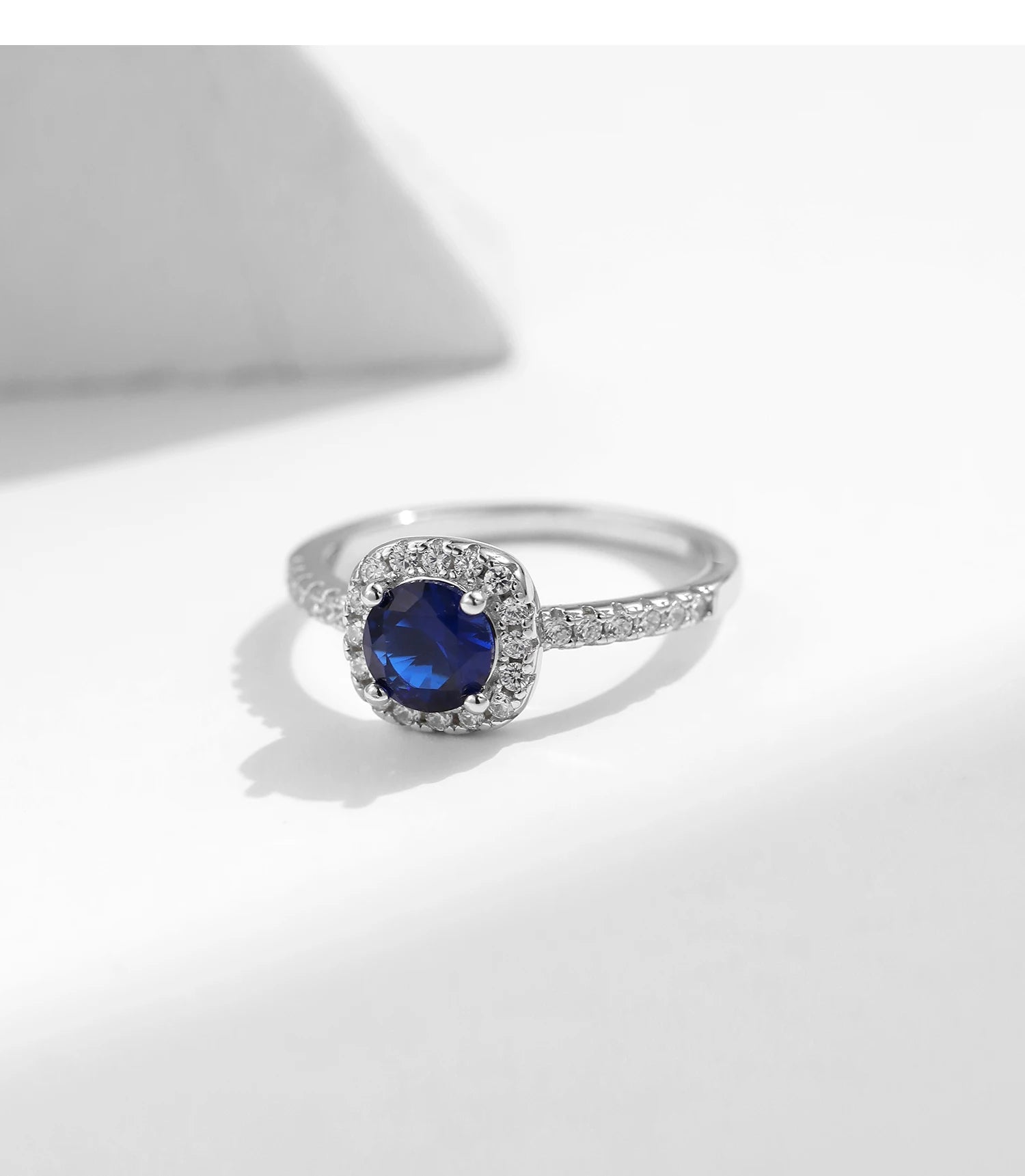 925er Silberring mit blauem Zirkonia