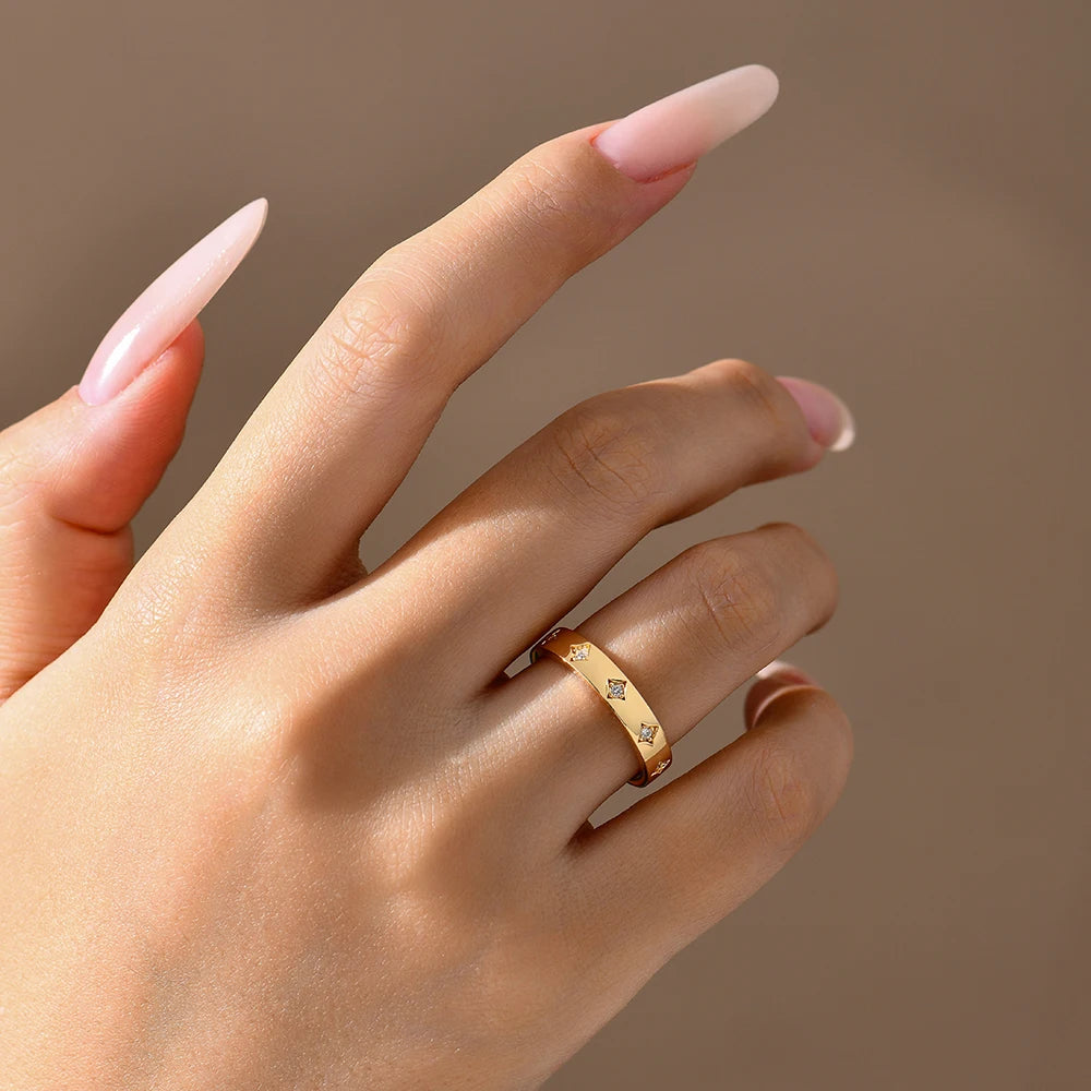 ATTAGEMS Rundschliff-Moissanit-Ringe, Stern-Design für Damen, 925er-Sterlingsilber, Ring, Gelbgold vergoldet, klassischer Verlobungsschmuck