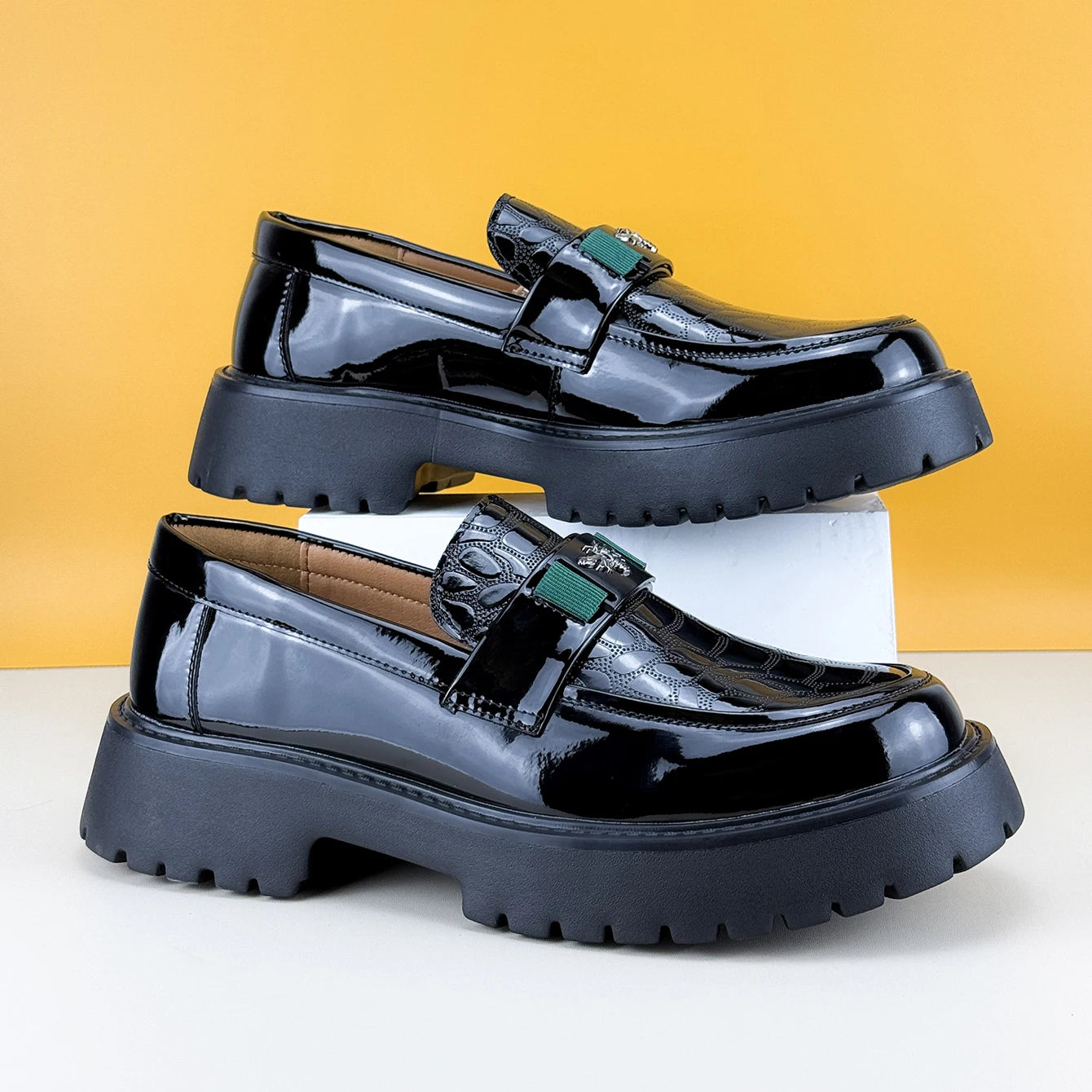 2025, Herren-Schuhe mit runder Zehenpartie, dicker Sohle, leichte Luxus-Lederschuhe, Slipper, rutschfest, bequem, modisch, Business-Büro, formelle Abendschuhe