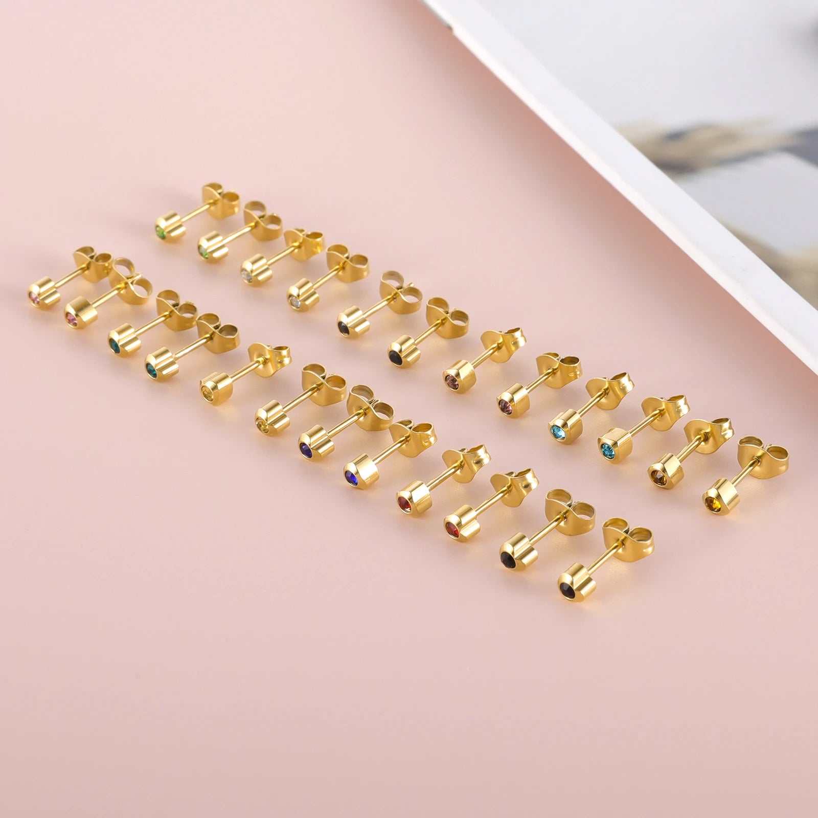 12 Paar Ohrstecker mit Geburtsstein aus chirurgischem Edelstahl mit kubischem Zirkonia, vergoldeter Herz-Stern-Ohrstecker, runder mehrfarbiger Ohrstecker