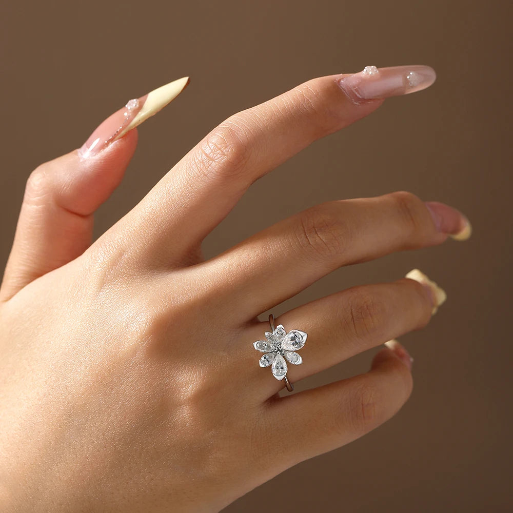 ATTAGEMS Luxus-Damenring aus 925er-Sterlingsilber, Blumen, DVVS1, Moissanit, Birnenschliff, klassisches Band, Verlobung, Hochzeit, edler Schmuck