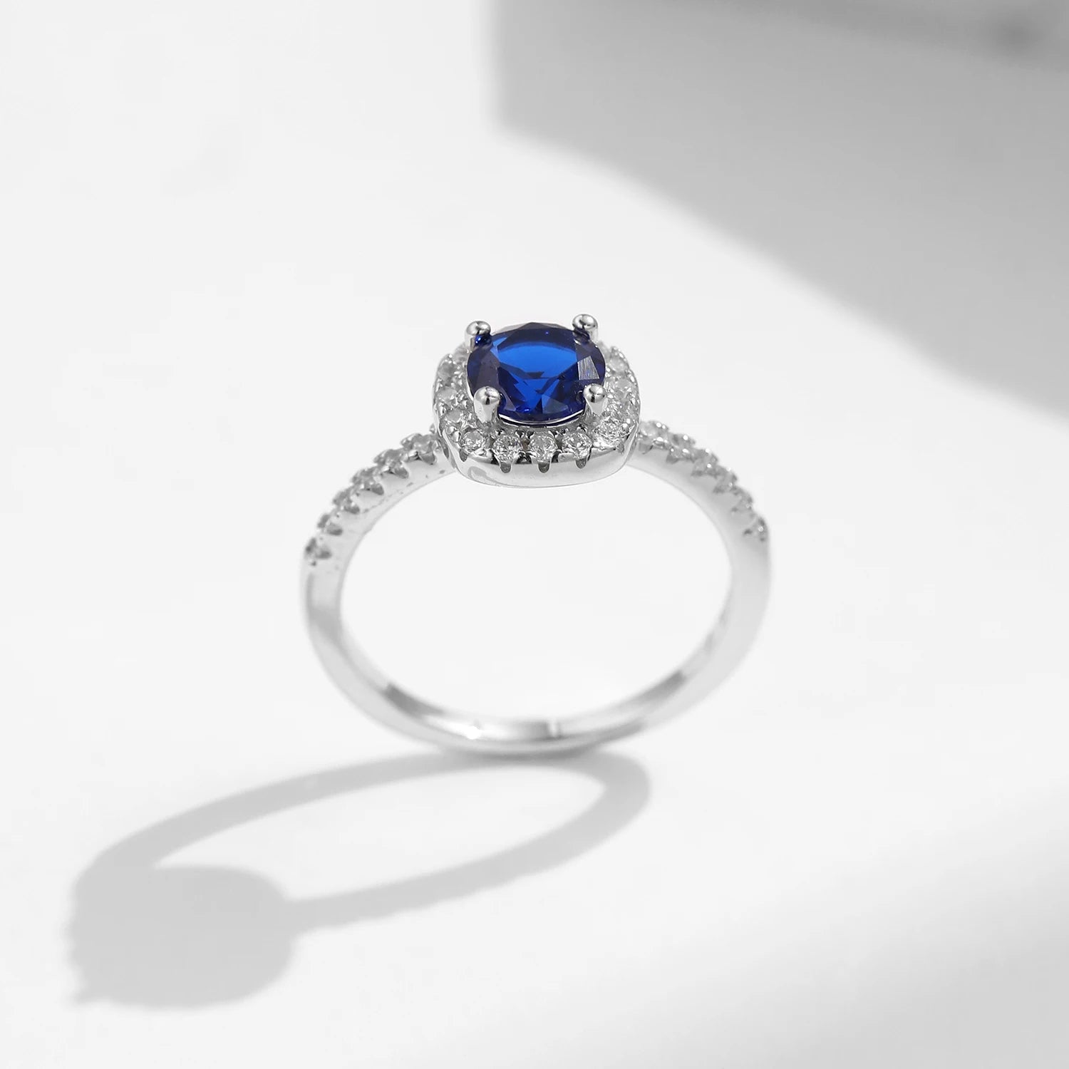 925er Silberring mit blauem Zirkonia