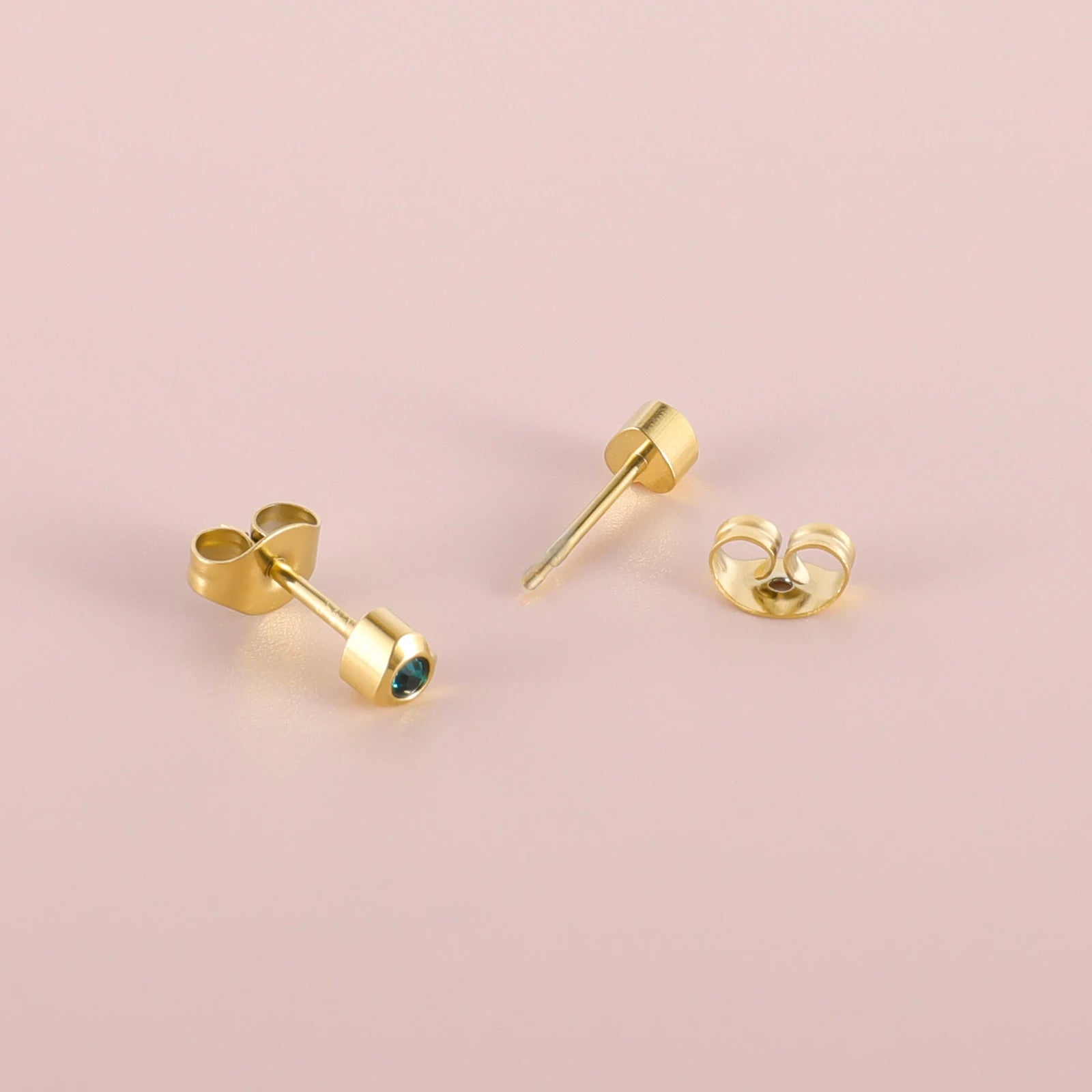 12 Paar Ohrstecker mit Geburtsstein aus chirurgischem Edelstahl mit kubischem Zirkonia, vergoldeter Herz-Stern-Ohrstecker, runder mehrfarbiger Ohrstecker