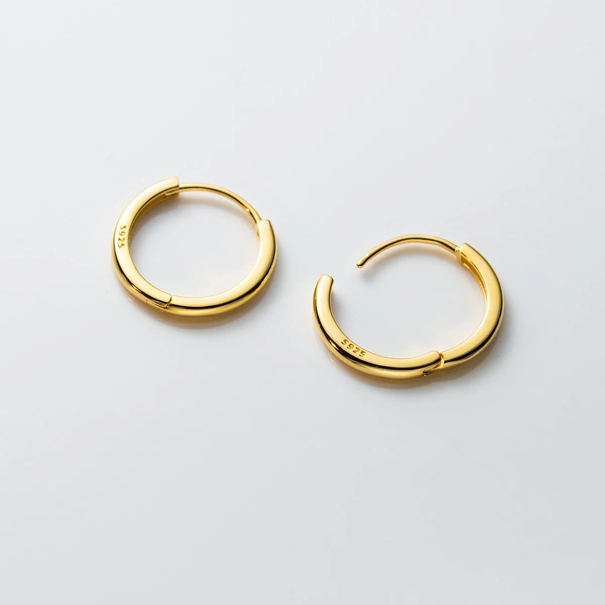 MODIAN 925 Sterling Silber Einfache Kreis-Ohrschnalle 14 mm - 18 mm platinierte hypoallergene Creolen für Damenschmuck