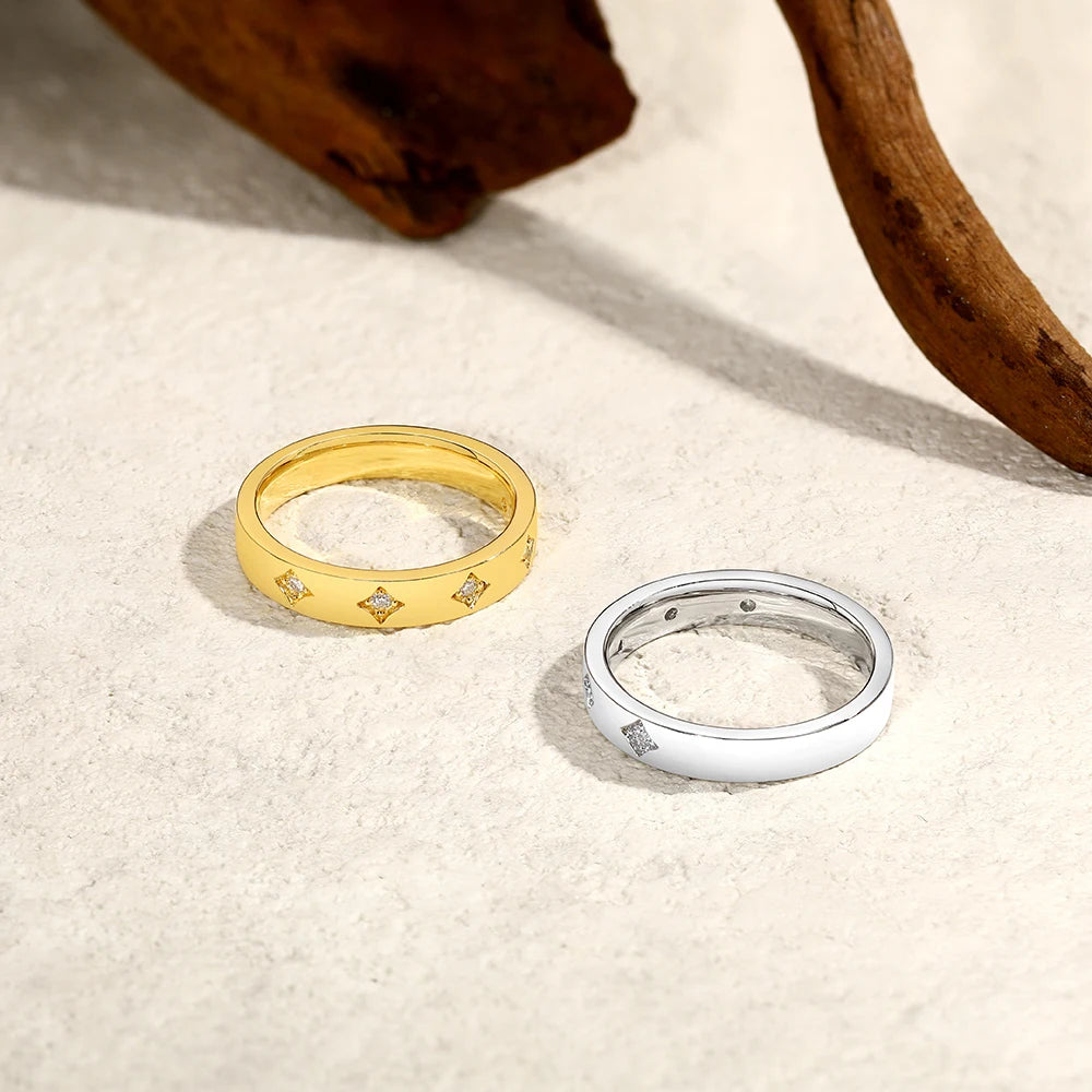 ATTAGEMS Rundschliff-Moissanit-Ringe, Stern-Design für Damen, 925er-Sterlingsilber, Ring, Gelbgold vergoldet, klassischer Verlobungsschmuck