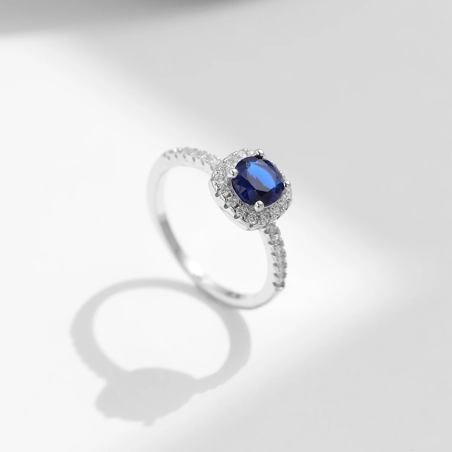 925er Silberring mit blauem Zirkonia