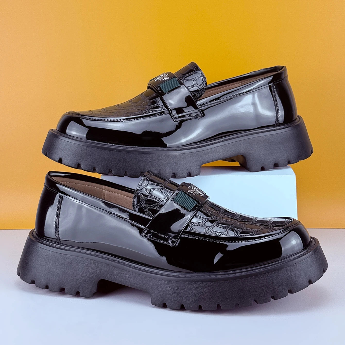 2025, Herren-Schuhe mit runder Zehenpartie, dicker Sohle, leichte Luxus-Lederschuhe, Slipper, rutschfest, bequem, modisch, Business-Büro, formelle Abendschuhe