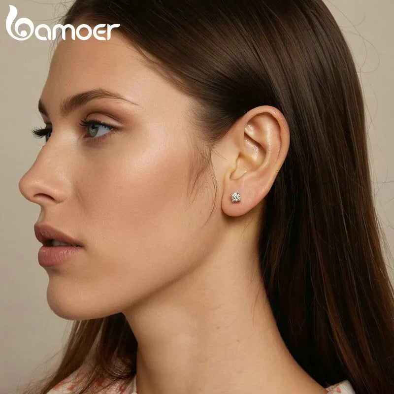 BAMOER vergoldete runde Moissanit-Ohrstecker für Damen, 925er Sterlingsilber, klassischer Verlobungs- und Hochzeitsschmuck, Geschenk MSE038